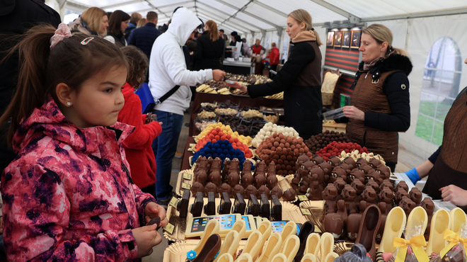 Raj za sladkosnede: v slovensko občino se te dni zgrinja 20.000 ljubiteljev izbrane čokolade (foto: Borut Živulovič/Bobo)