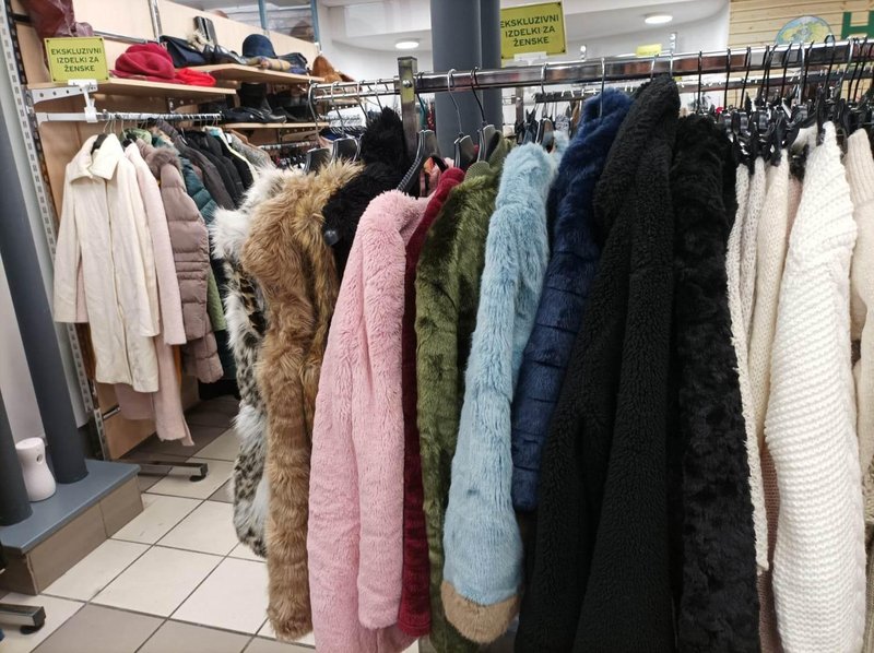 "V naših trgovinah ponujamo kakovostna oblačila po dostopnih cenah, hkrati najdete tudi veliko posebnih kosov,” pravi vodja Humana Trgovin Maja Humski.