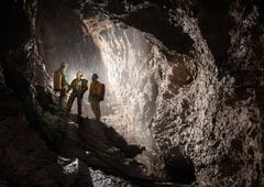 Zahtevno reševanje poškodovane jamarke dobro napreduje, a kritičen del šele prihaja: kako jo bodo izvlekli?