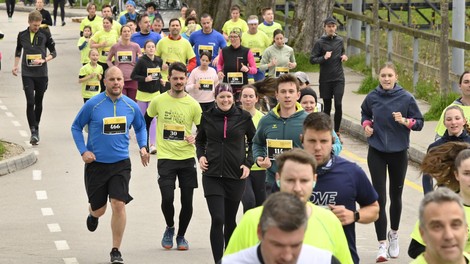 FOTO: Več kot tisoč Slovencev je teklo za otroke na pediatrični kliniki