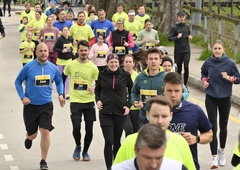 FOTO: Več kot tisoč Slovencev je teklo za otroke na pediatrični kliniki