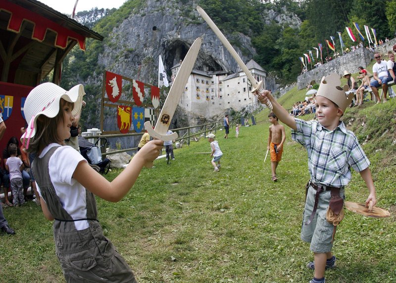 Erazmovi dnevi na trati Predjamskega gradu so še posebej priljubljeni med otroci.