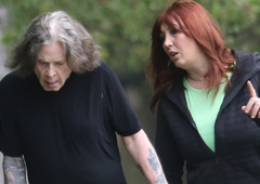 Legendarni glasbenik zaradi zdravstvenih težav skoraj neprepoznaven (po dolgem času so ga ujeli v javnosti)