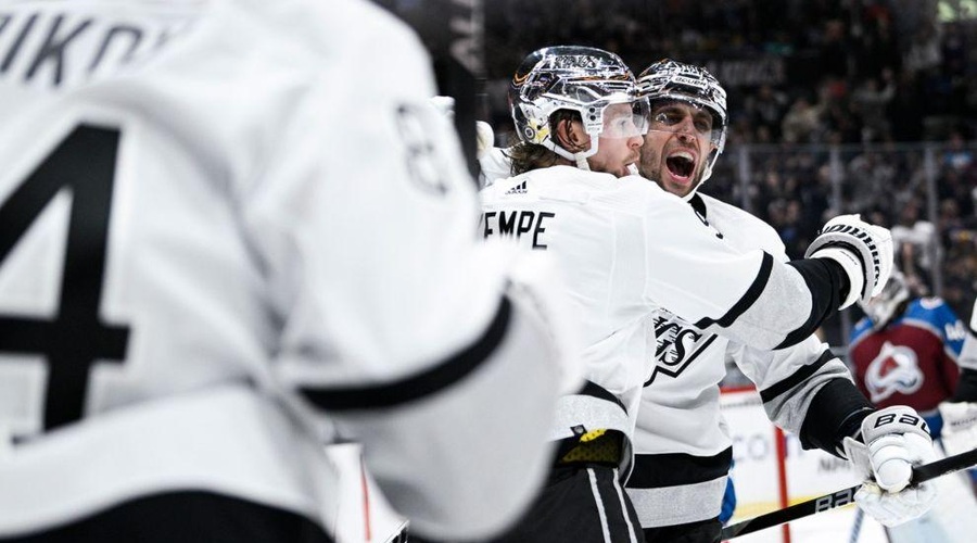 Luka Dončić že uživa na dopustu, Anže Kopitar pa blesti na začetku končnice v ligi NHL (poglejte, kako je prehitel sireno) (foto: Profimedia)