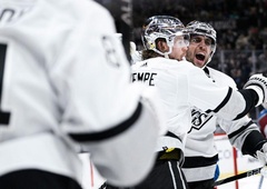 Luka Dončić že uživa na dopustu, Anže Kopitar pa blesti na začetku končnice v ligi NHL (poglejte, kako je prehitel sireno)