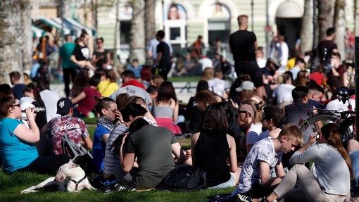 Intenziven vonj sredi Ljubljane: več sto ljudi se je zbralo ob prazniku konoplje (FOTO)