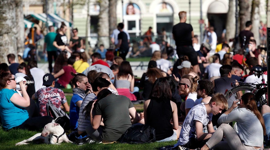 Intenziven vonj sredi Ljubljane: več sto ljudi se je zbralo ob prazniku konoplje (FOTO) (foto: Borut Živulovič/Bobo)