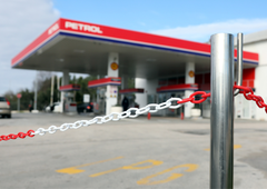 Številni jezni in razočarani, potem ko je Petrol zaprl znano črpalko (v podjetju se branijo z zanimivimi argumenti)