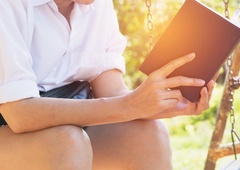 Sobotna noč malo drugače - med knjigami, namesto med koktejli