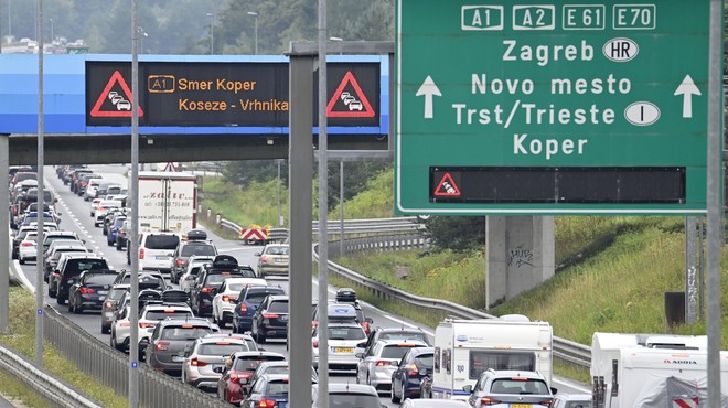 Pripravite se na nov kaotičen dan na cestah: obetajo se daljše kolone, razlog za to tudi ... (foto: Žiga Živulović j.r./Bobo)