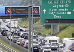 Pripravite se na nov kaotičen dan na cestah: obetajo se daljše kolone, razlog za to tudi ...