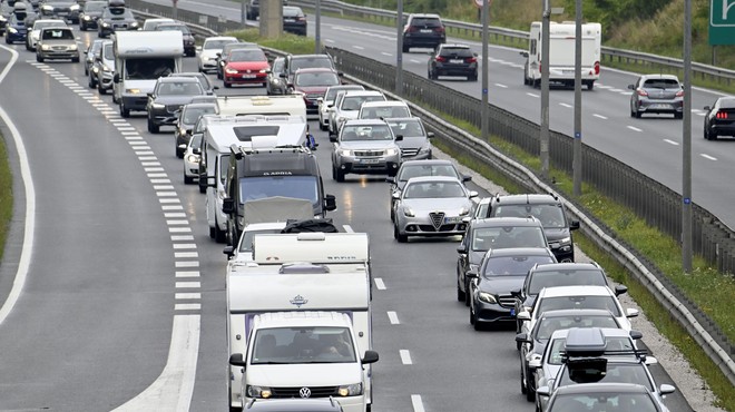 Strpno: do konca tedna znova pričakujte povečan promet na slovenskih cestah (foto: Žiga Živulović j.r./Bobo)