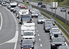 S soncem obsijana sobota bo prinesla tudi kaos na cestah: 'veselica' pred Karavankami, na avtocestah pa že ...