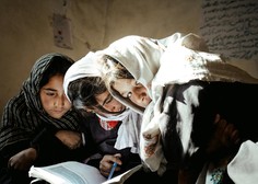 Po Afganistanu se med ženskami in dekleti širi tiha epidemija množičnih psihogenih bolezni
