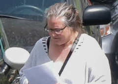 Bi prepoznali nekdanjo zvezdnico? Slavi je čez noč obrnila hrbet in se umaknila iz javnosti (FOTO)