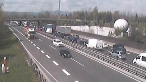 Pozor, če greste na pot - na ljubljanski obvoznici "vse stoji"! (zamuda približno 1 ura)