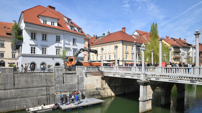 Čiščenje Ljubljanice: kaj vse so letos iz nje potegnili potapljači? (FOTO) (foto: Žiga Živulovič jr./Bobo)