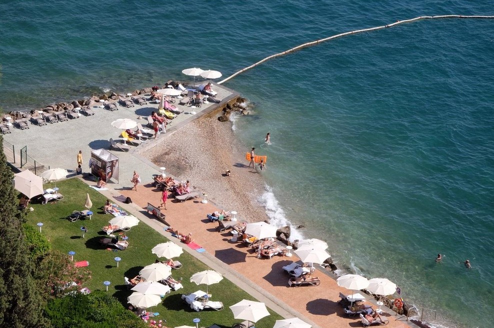 Nepozornost jih je drago stala: nočno kopanje na portoroški plaži pokvarili tatovi (foto: Profimedia)