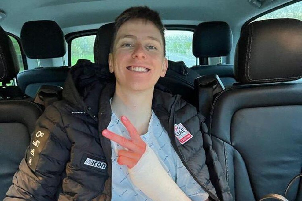 Pogačar uspešno prestal operacijo, kako dolgo bo moral počivati? (foto: Twitter/UAE Team Emirates)