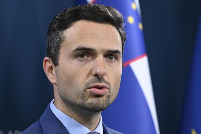 Štirje poslanci NSi v težavah: očita se jim zloraba položaja
