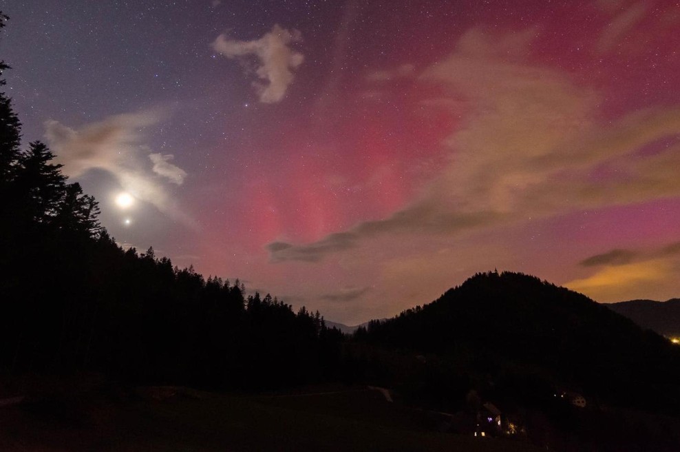 Ste ga opazili? Na nebu je bil viden zelo redek pojav (FOTO) (foto: Facebook/Meteoinfo Slovenija)