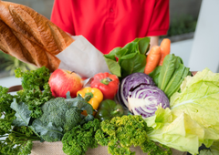 Pozabite na to sestavino v solati! Mnogi Slovenci jo obožujejo, a v resnici povsem pokvari okus