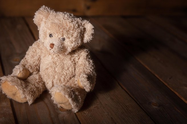 27-letnica povozila svojo osemletno hčerko: njen bizarni izgovor za svoje dejanje je preiskovalce pustil brez besed
