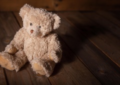 27-letnica povozila svojo osemletno hčerko: njen bizarni izgovor za svoje dejanje je preiskovalce pustil brez besed