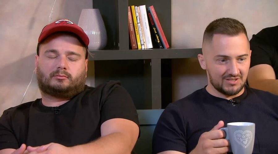 Super par: ste opazili, da je bil Timi v oddaji popolnoma neodziven? (Mi vemo, kaj se je dogajalo) (foto: Voyo/posnetek zaslona)