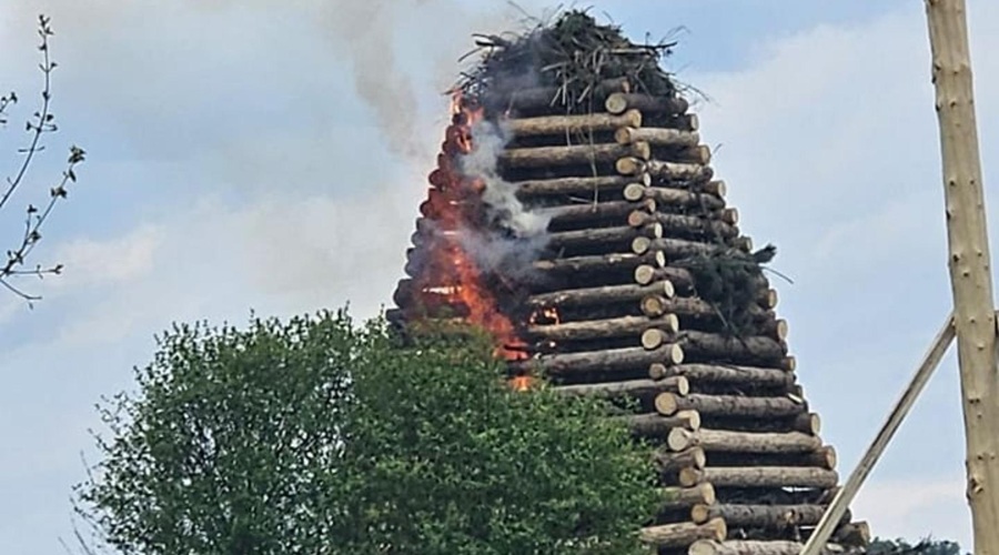 Nepridipravi podkurili Ptujčanom: od pripravljenega kresa ostalo bore malo (FOTO) (foto: Facebook/Nuška Gajšek)