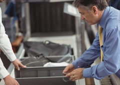 Ne boste verjeli, kaj so na Brniku našli med varnostnim pregledom: posameznik je na letalo želel nesti ...