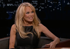 Hollywoodski igralec je Pameli Anderson ponudil Porscheja: a le, če bi bila njegovo dekle