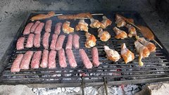 Strokovnjaki opozarjajo Slovence: to so ključne napake, ki se jim morate na piknikih ogniti za vsako ceno