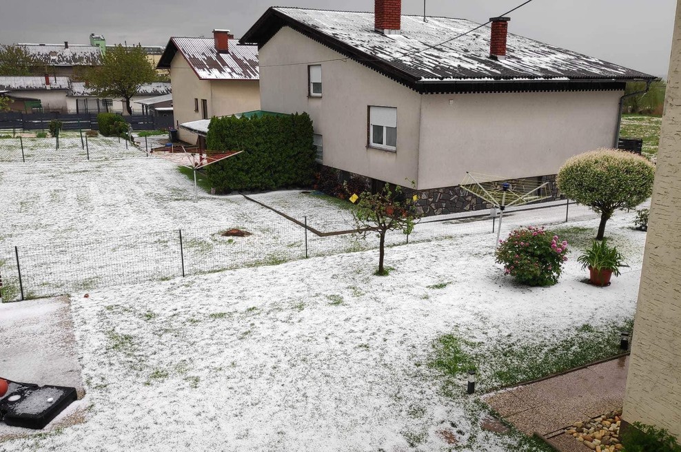 Napovedi so se uresničile: to je doletelo Lendavo z okolico (foto: Facebook/Boris Hardi/Neurje.si)
