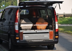 Po neizmerni žalosti še nepredstavljivi šok: prevzeli truplo očeta, ko so odprli krsto pa ...