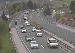 Tudi ko ni tovornjakov na avtocestah, Slovenci kot polži po prehitevalnem pasu