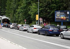 Prvomajske počitnice se počasi končujejo: na slovenskih cestah so že dolge kolone