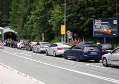 Prvomajske počitnice se počasi končujejo: na slovenskih cestah so že dolge kolone