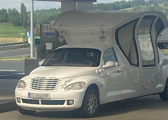 FOTO: Na slovenskih cestah so opazili zanimiv avtomobil (bi ga vozili?)