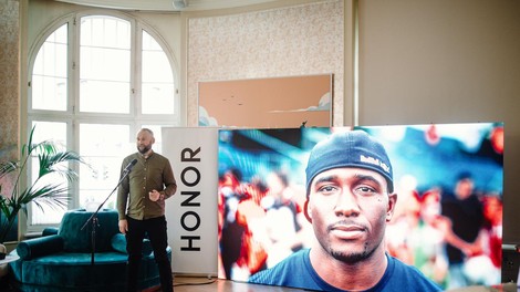 HONOR Magic5 Pro končno v Sloveniji: ob nakupu telefona prejmete pametno uro HONOR Watch GS 3
