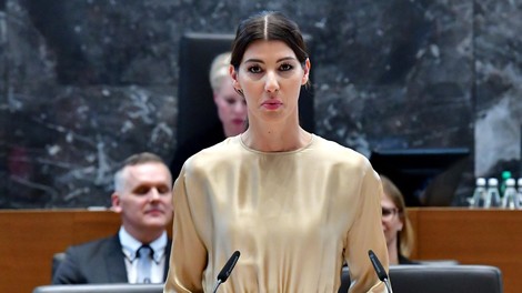 Dominika Švarc Pipan bi z interventnim zakonom sodnikom dvignila plače za tisoč evrov bruto