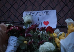 FOTO: Tako so se poklonili žrtvam strelskega pohoda v Srbiji