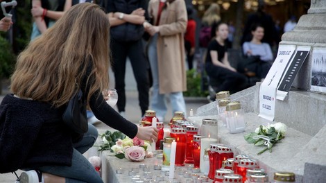 Začelo se je zaslišanje očeta 13-letnika, ki je v osnovni šoli ubil devet ljudi