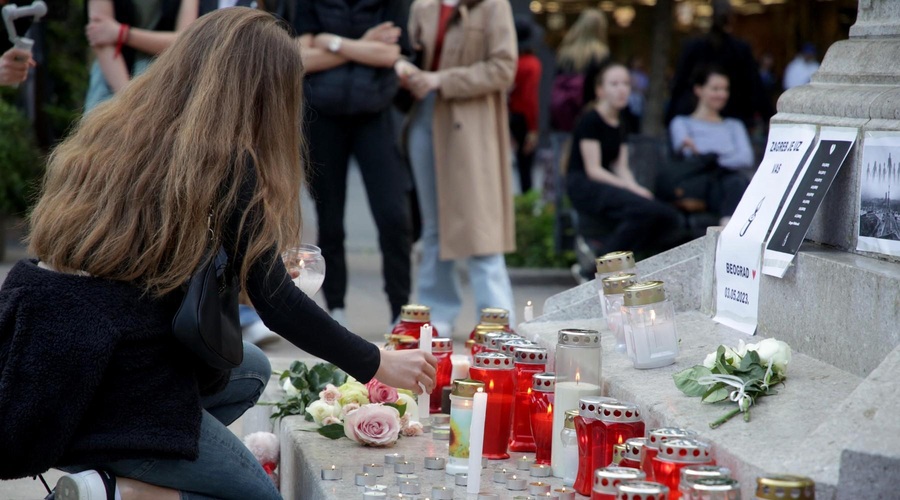 Začelo se je zaslišanje očeta 13-letnika, ki je v osnovni šoli ubil devet ljudi (foto: Profimedia)