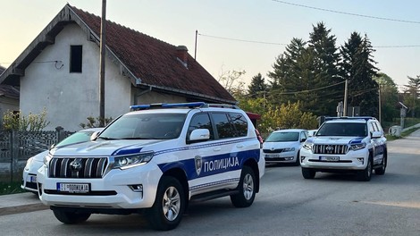 Sta mu pomagala? Policisti prijeli strica in dedka 21-letnega morilca