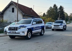 Sta mu pomagala? Policisti prijeli strica in dedka 21-letnega morilca