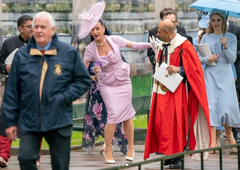 Zelo neroden posnetek Katy Perry s kronanja je že spletna uspešnica