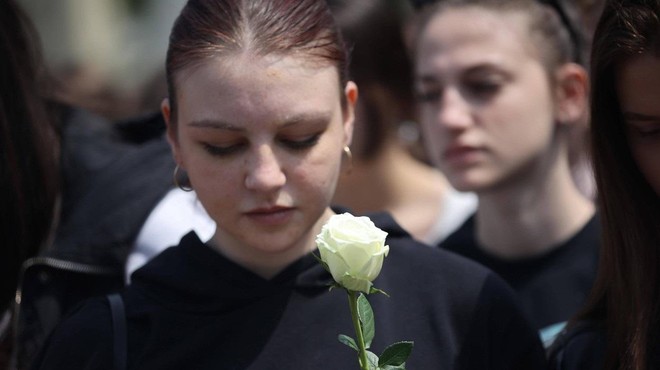 Prizori, ki parajo srce: v Srbiji pokopali prve žrtve strelskih napadov (foto: Profimedia)