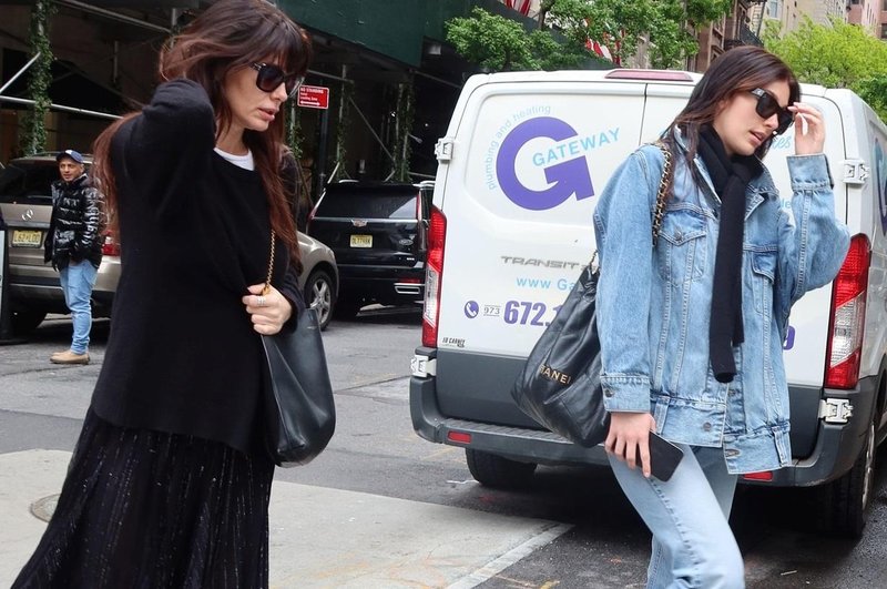 Camila in njena mama Lucila na ulicah New Yorka.