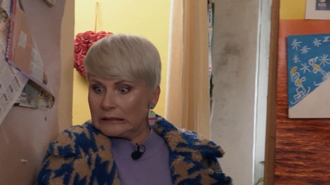 Delovna akcija: Ana tokrat tudi sama zgrožena nad stanjem, v katerem živita mati in hči